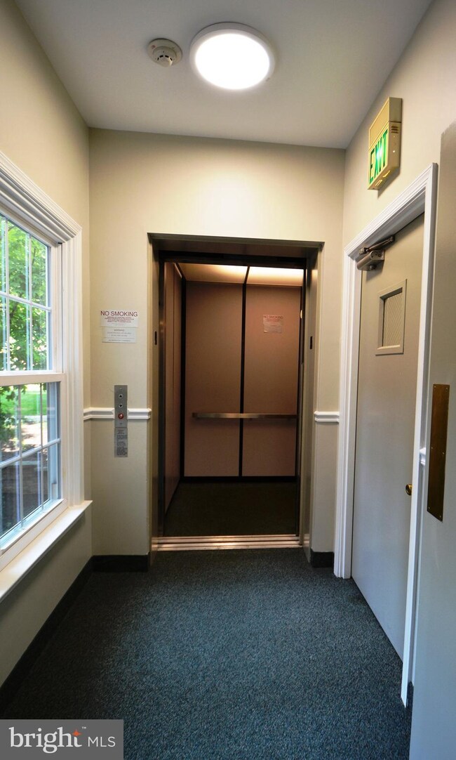 9216 Groffs Mill Dr unit 9216, Owings Mills, MD 21117 - photo 5