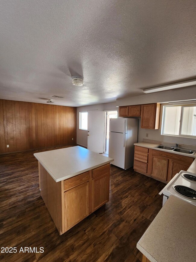 3636 W Echo Ln, Phoenix, AZ 85051 - photo 5