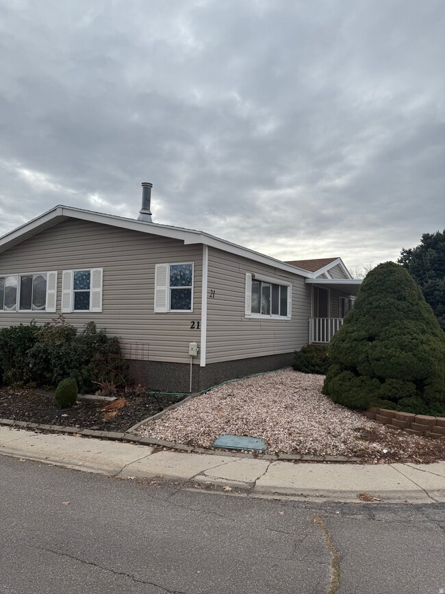 1111 N 2000 W unit 21, Ogden, UT 84404 - photo 3