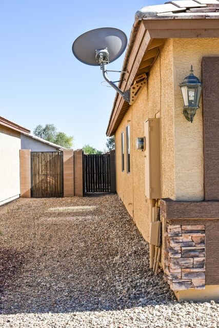 SIDE YARD/GATE