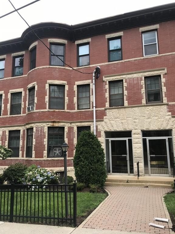 147 Winthrop Rd unit 8, Brookline, MA 02445 - photo 5