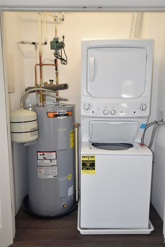 217 Rockingham Rd unit 203, Londonderry, NH 03053 - photo 3