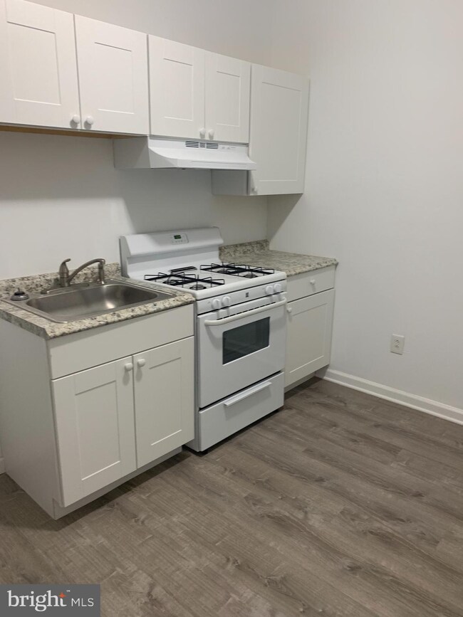 635 N 6th St, Camden, NJ 08102 - photo 3