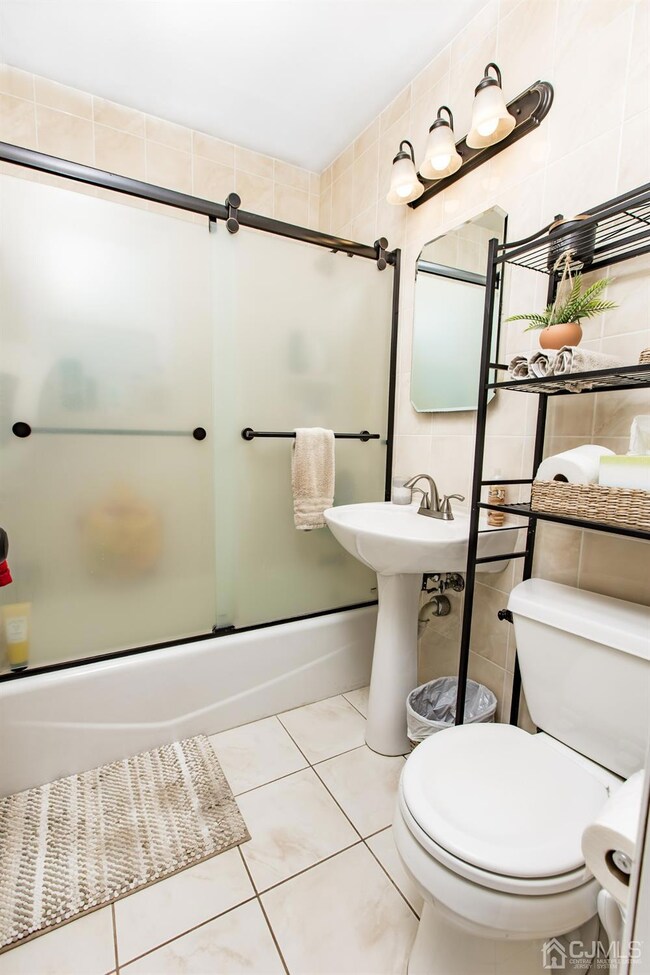 512 Lorraine Ave, Middlesex, NJ 08846 - photo 7