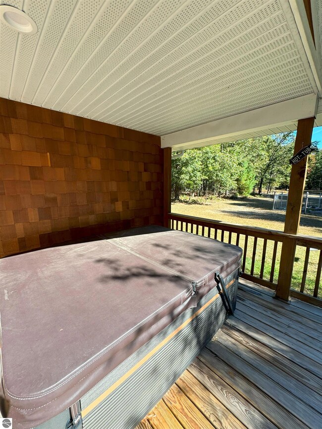 Relax in the crisp air in the nearly new Hot Tub o
