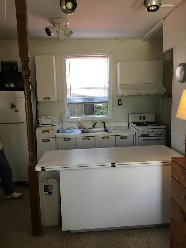 615 Ocean Rd unit Back, Spring Lake, NJ 07762 - photo 4