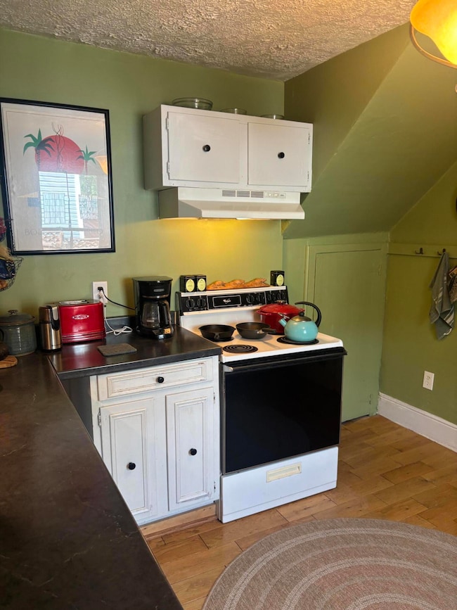 949 Anderson St, Staunton, VA 24401 - photo 4