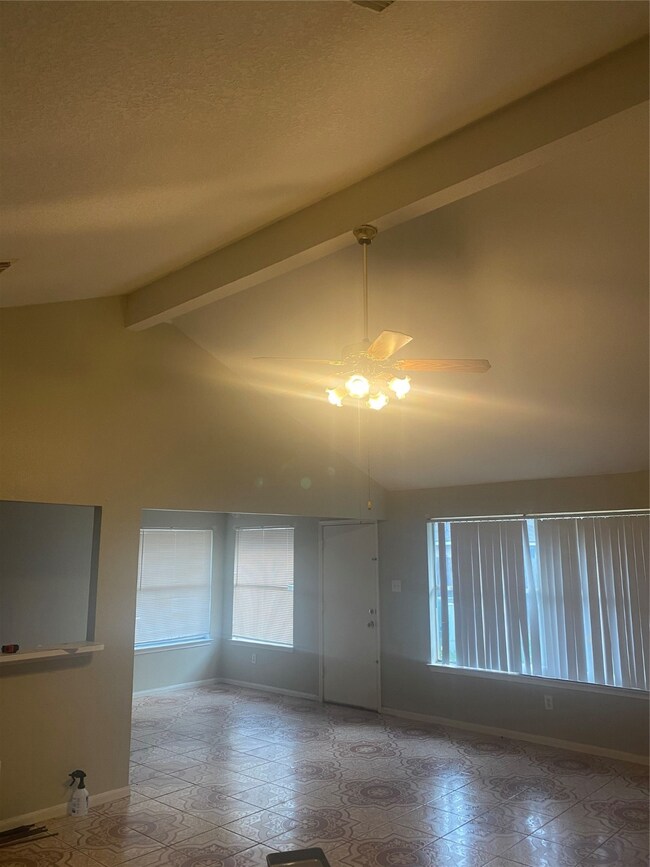 10946 Cayman Mist Dr, Houston, TX 77075 - photo 7