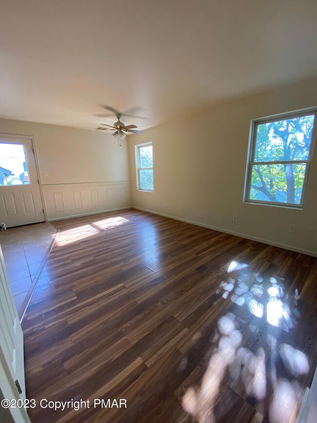 12 N 4th St, Stroudsburg, PA 18360 - photo 4