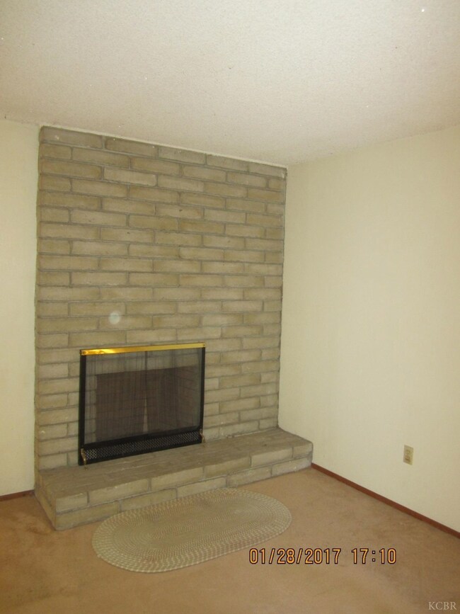 304 W Deodar Ln, Lemoore, CA 93245 - photo 6
