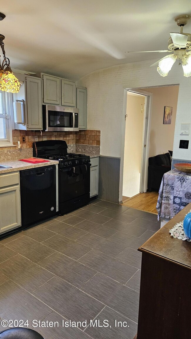 207 Cotter Ave unit 2, Staten Island, NY 10306 - photo 6