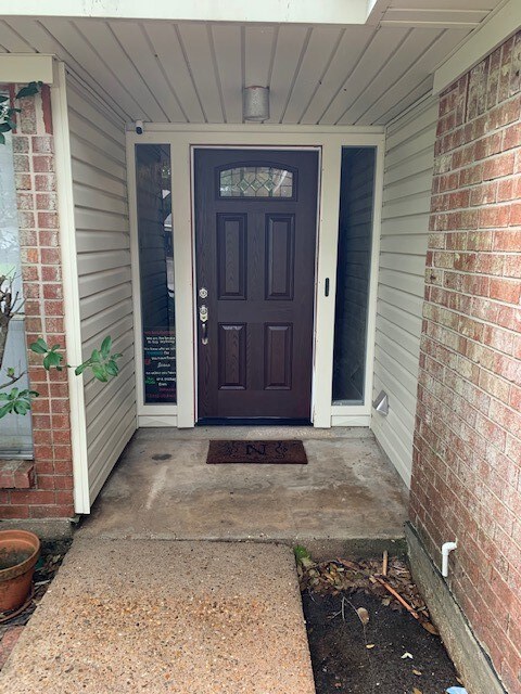 4865 Kentington Dr, Alvin, TX 77511 - photo 2