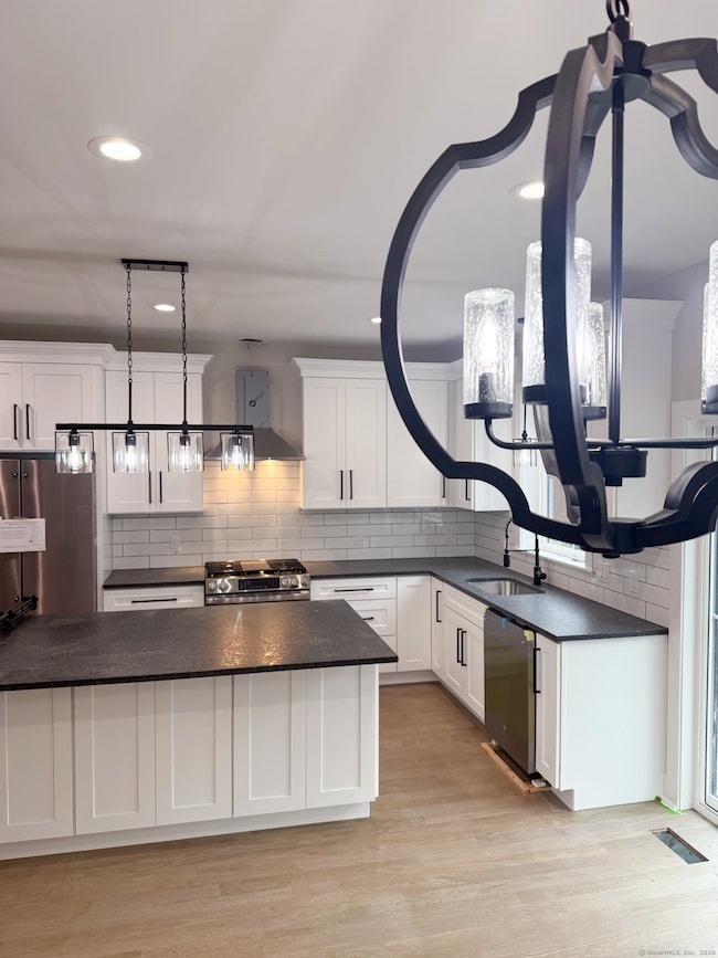 305 Lincoln St, Berlin, CT 06037 - photo 4