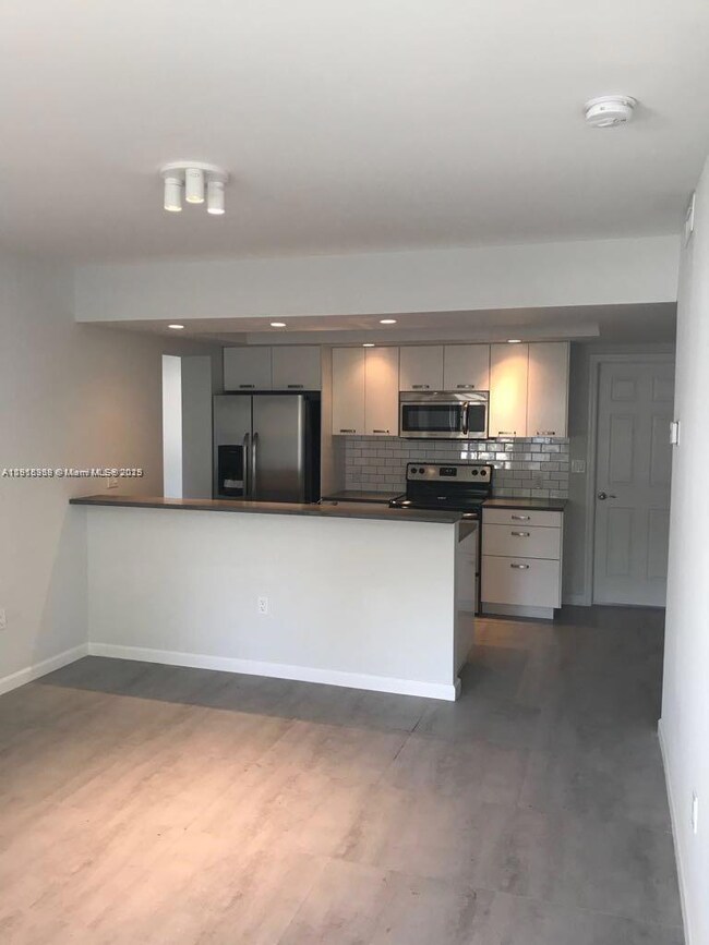 3069 SW 7th St unit Lower, Miami, FL 33135 - photo 2