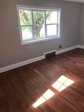 1029 S Main St, Bellingham, MA 02019 - photo 6