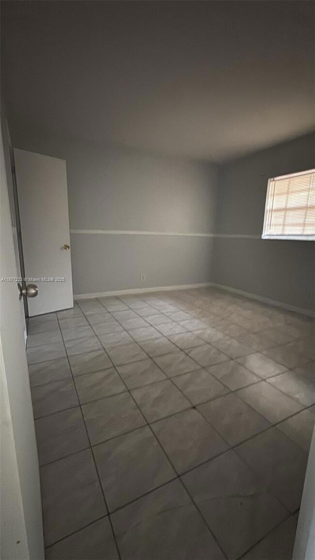 1501 NE 34th Ct unit 6, Oakland Park, FL 33334 - photo 4