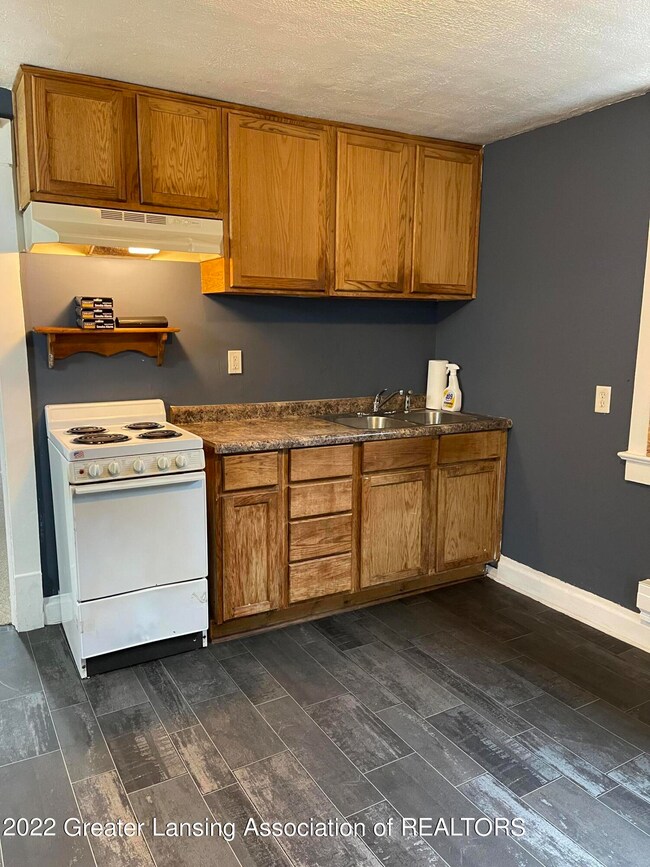 1611 Todd Ave, Lansing, MI 48910 - photo 7