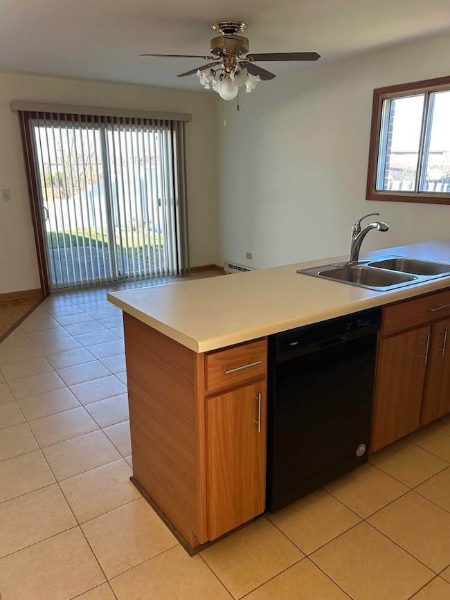 626 Terry Ct unit A, Roselle, IL 60172 - photo 7