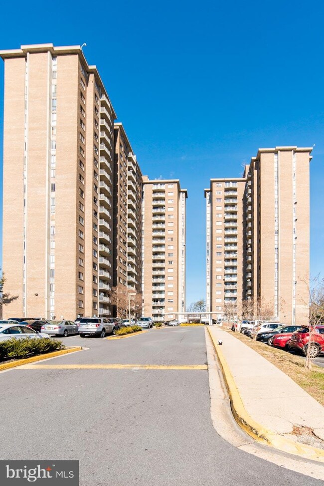 Presidential Towers unit T-15, Adelphi, MD 20783 - photo 3