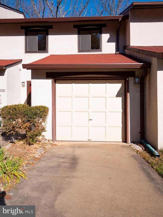 2303 Glade Bank Way, Reston, VA 20191 - photo 3