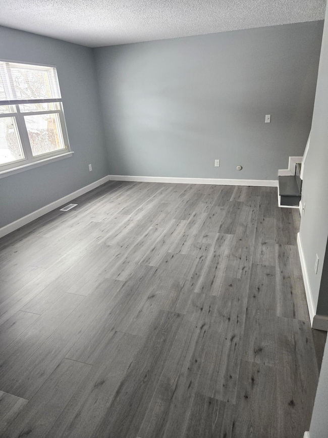 2927 Poolside Dr unit 10, Columbus, OH 43224 - photo 2