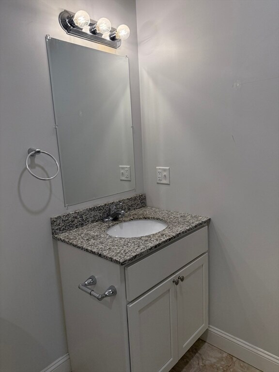 37 W Water St unit 2, Wakefield, MA 01880 - photo 4