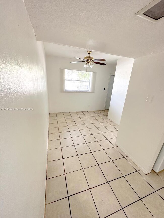 502 Phippen Waiters Rd unit 1-4, Dania, FL 33004 - photo 6
