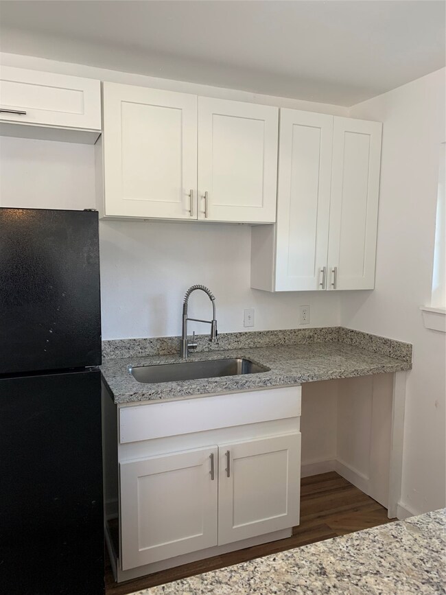 4706 Yellowstone Blvd unit 9, Houston, TX 77021 - photo 5