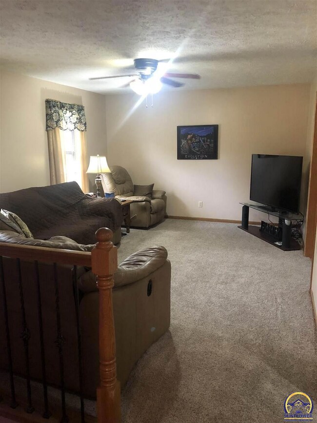 2131 SW Mission Hills Rd, Topeka, KS 66614 - photo 4