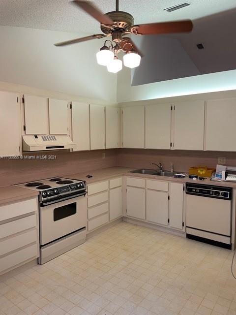 7269 Papaya Way, Tamarac, FL 33321 - photo 4