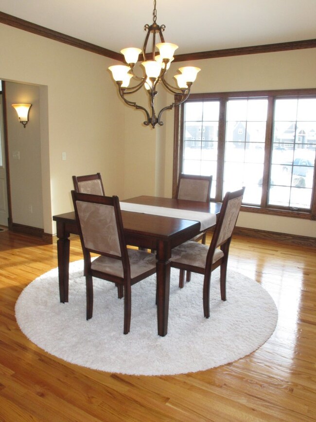Formal Dining with Hardwood