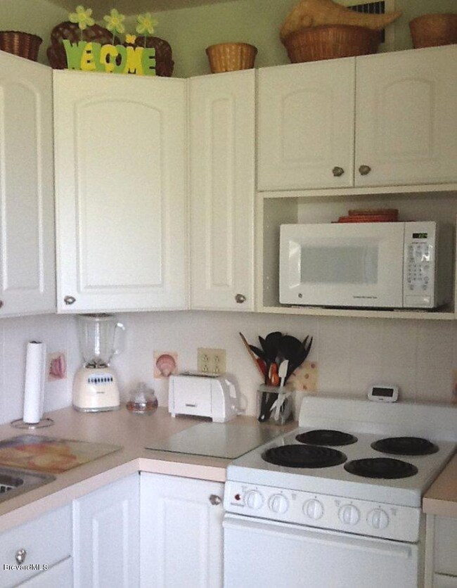 1195 HWY A1A KITCHEN.jpg