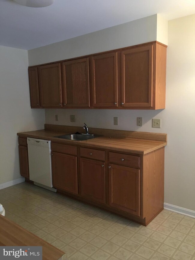 500 Chapel Ct unit 215, Walkersville, MD 21793 - photo 4