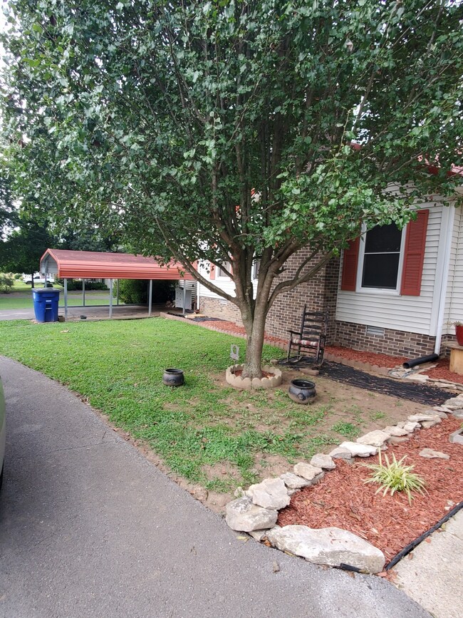 212 Tremont Dr, Shelbyville, TN 37160 - photo 2