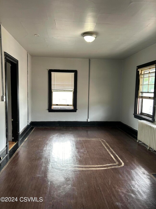 224 N Shamokin Apt 3 St, Shamokin, PA 17872 - photo 4