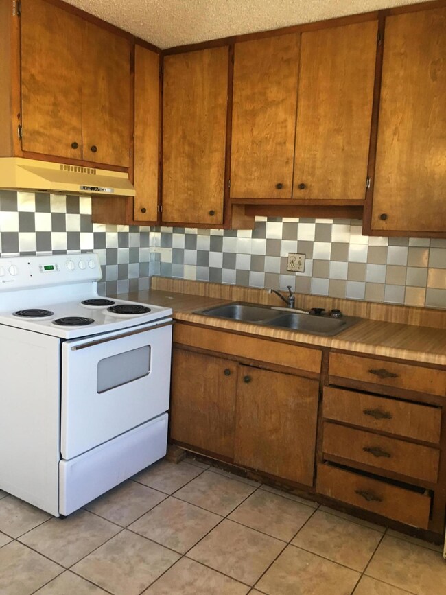 2076 E 10th St, Douglas, AZ 85607 - photo 5