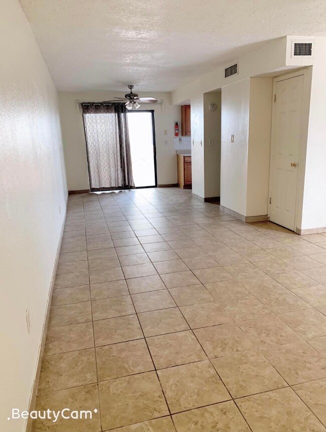 3012 EADS - Living-dining combo (2)