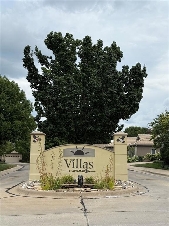 1564 Fountain Dr, Lawrence, KS 66047 - photo 2