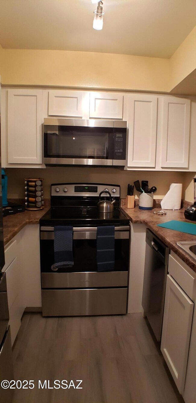 611 Kitchen 3