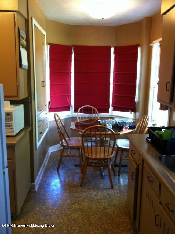26 11th St W Dining area