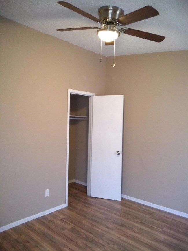 10632 Cuatro Vistas Dr unit B, El Paso, TX 79935 - photo 6