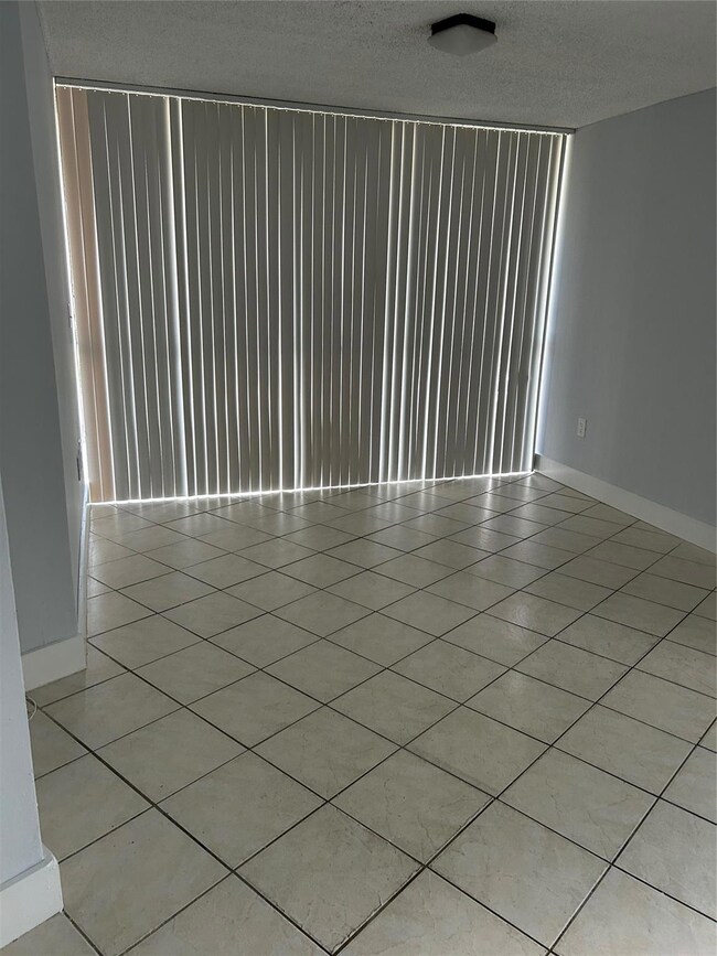 Las Brisas at Country Club of Miami unit D111, Hialeah, FL 33015 - photo 5