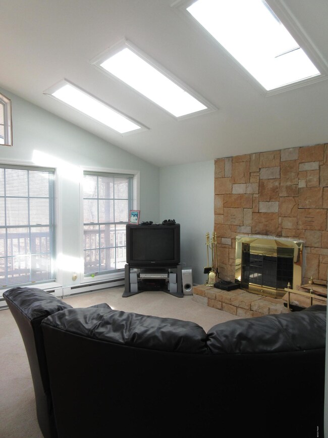 103 Catamount Ln, Tafton, PA 18464 - photo 3