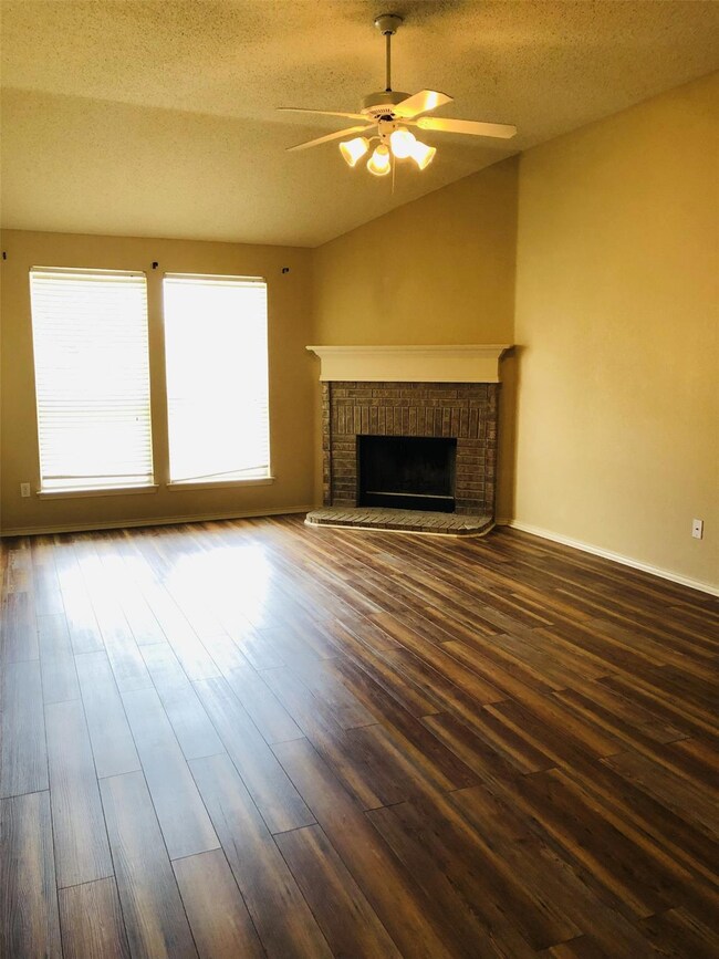 2918 Meandering Way, Granbury, TX 76049 - photo 4