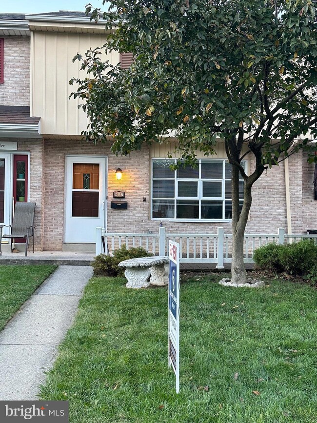 957 E Oak St, Palmyra, PA 17078 - photo 6