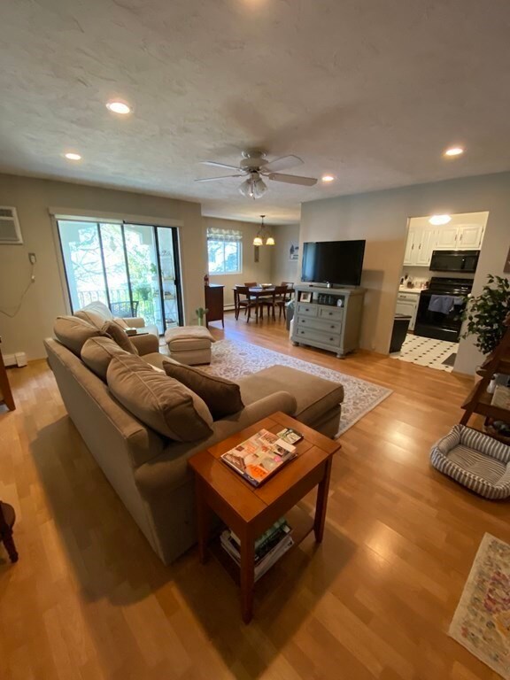 300 Fellsview Terrace unit 305, Stoneham, MA 02180 - photo 2