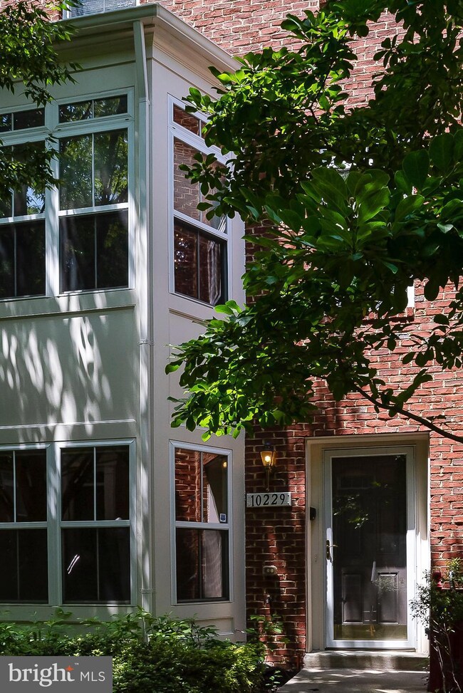 10229 Rutland Round Rd, Columbia, MD 21044 - photo 2