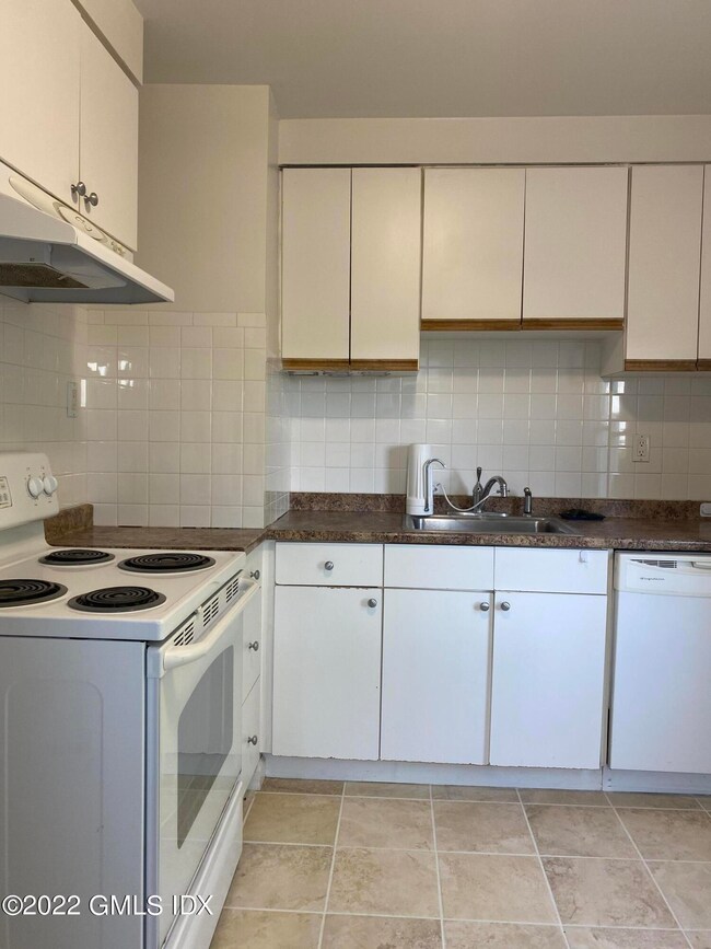 33 Cognewaugh Rd, Cos Cob, CT 06807 - photo 5