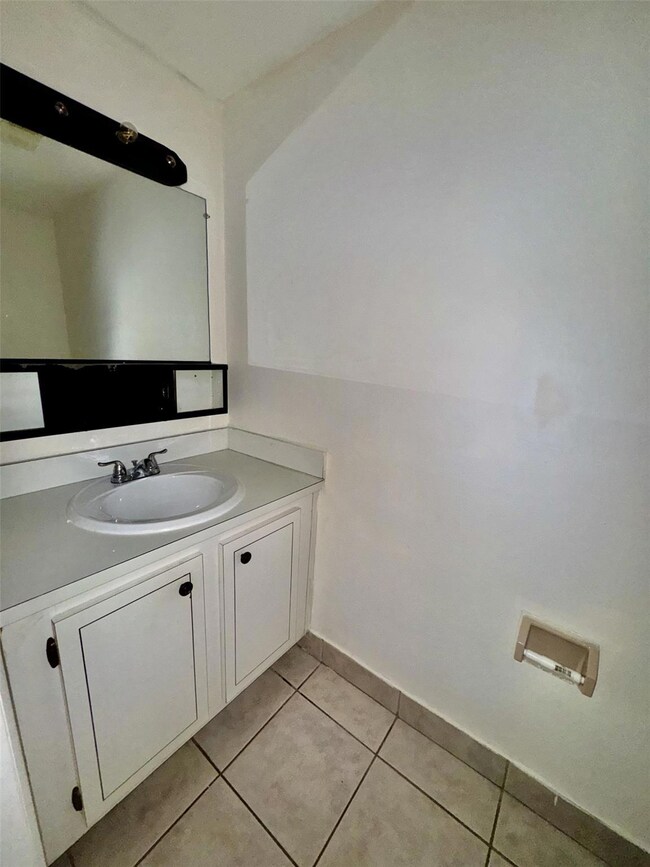 680 Tennis Club Dr unit 107, Fort Lauderdale, FL 33311 - photo 7