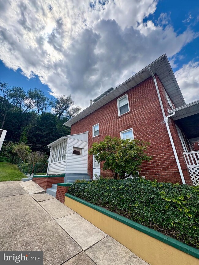 1520 Fairview St, Reading, PA 19606 - photo 4